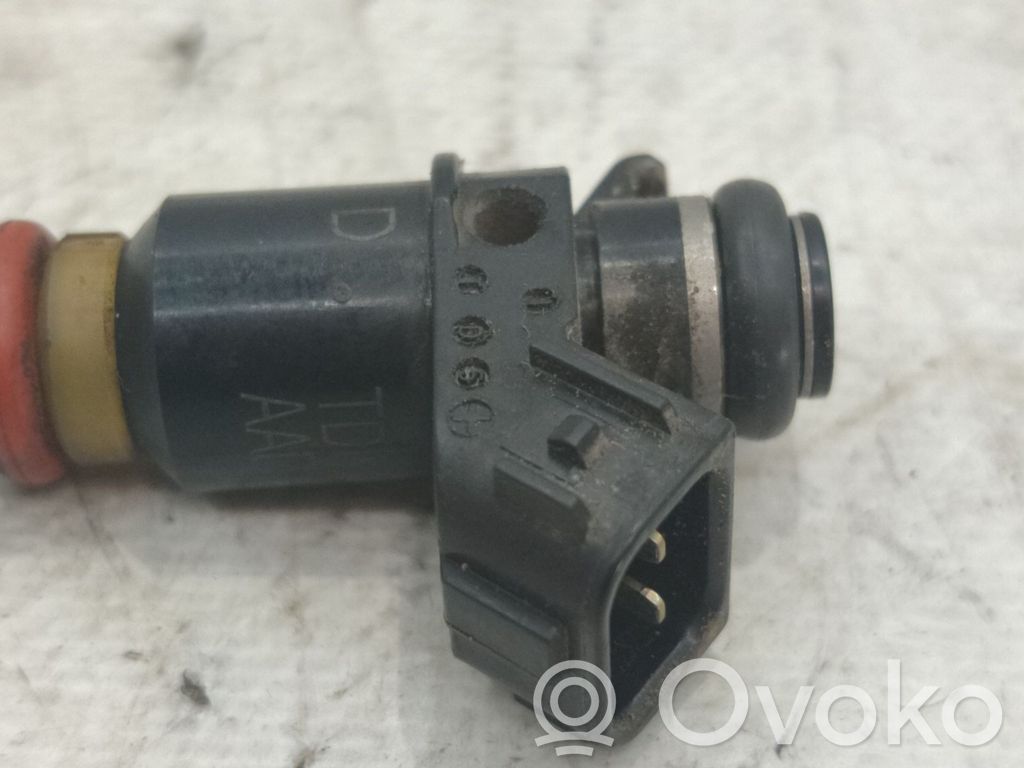 Inyector de combustible