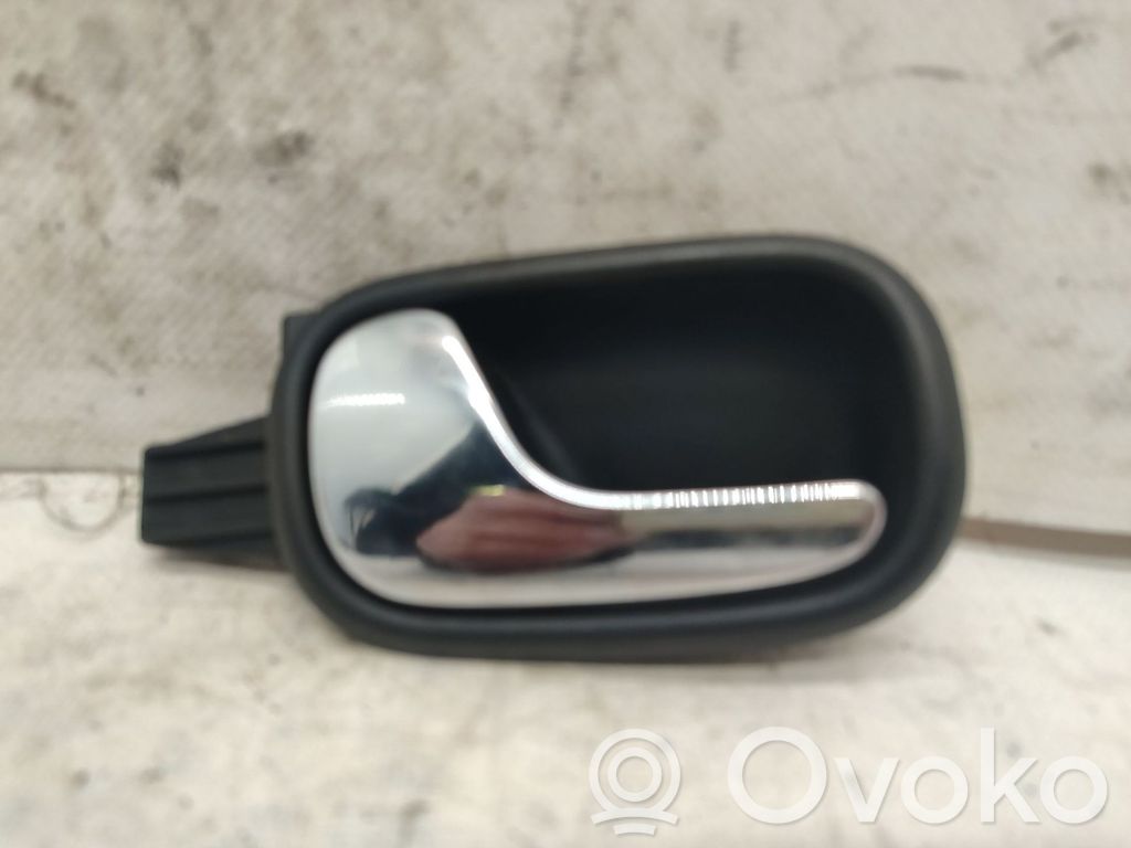 Manecilla interna puerta trasera   8D0839019