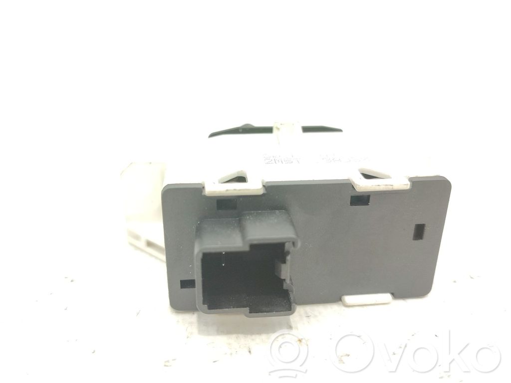 Botón interruptor de luz de peligro   1140002,2M5T13A350AA
