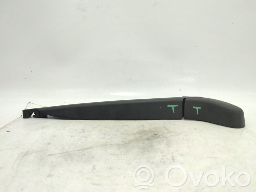 Brazo del limpiaparabrisas trasero   1371797
