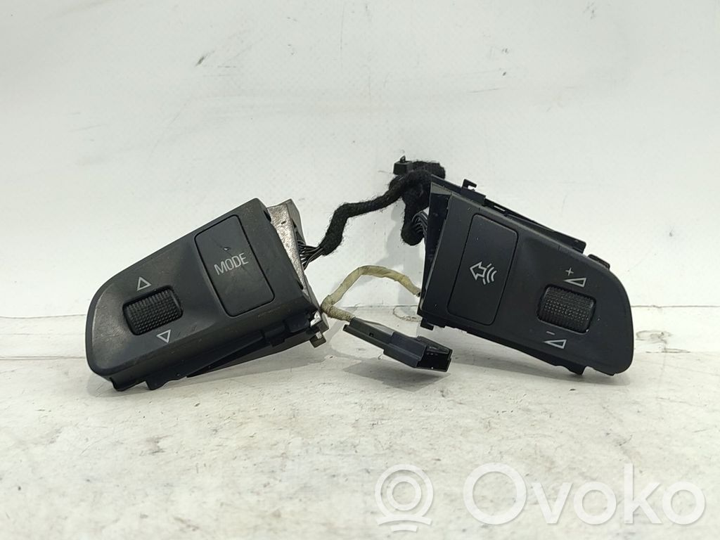 Boutons / interrupteurs volant   4F0951527A,4F0951527A