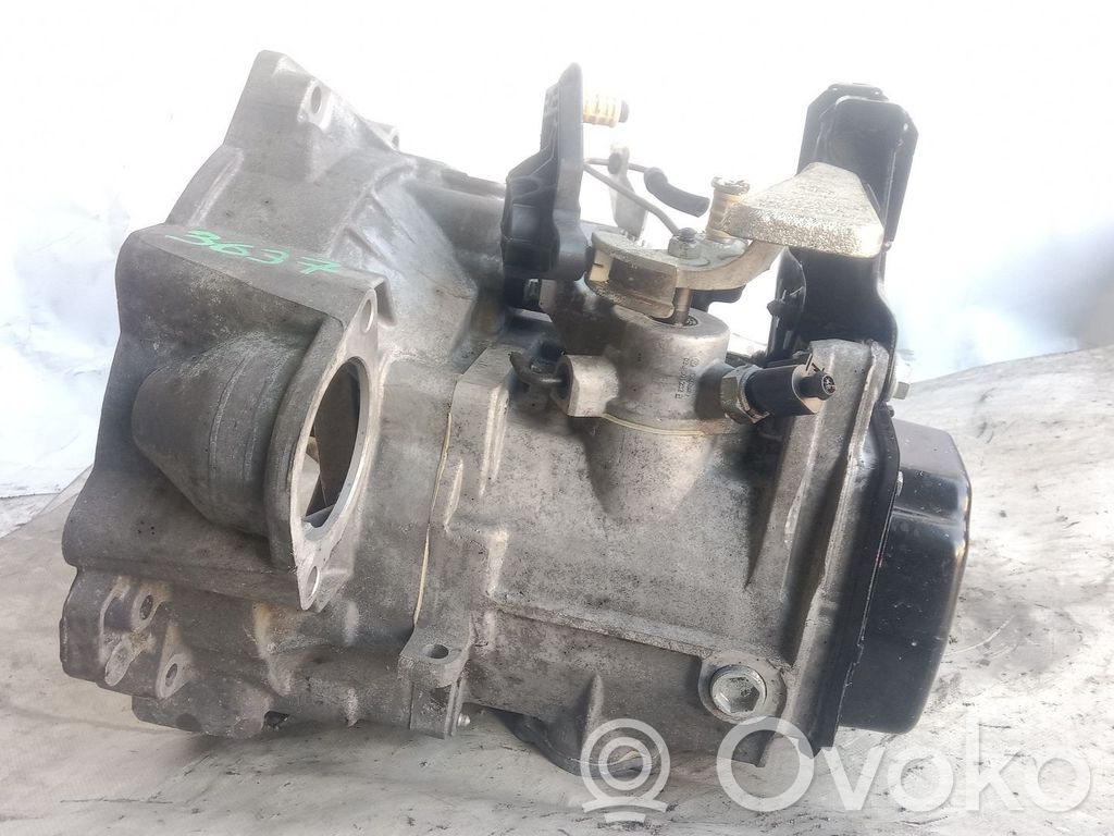 Manualna 5-biegowa skrzynia biegów   02R300041KV,JXY