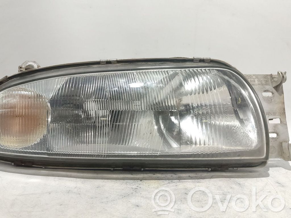 Ford Fiesta Lampa przednia 