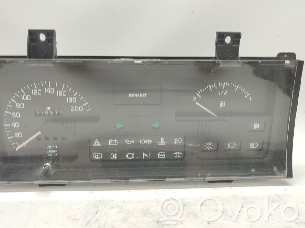 Renault Clio I Geschwindigkeitsmesser Cockpit 