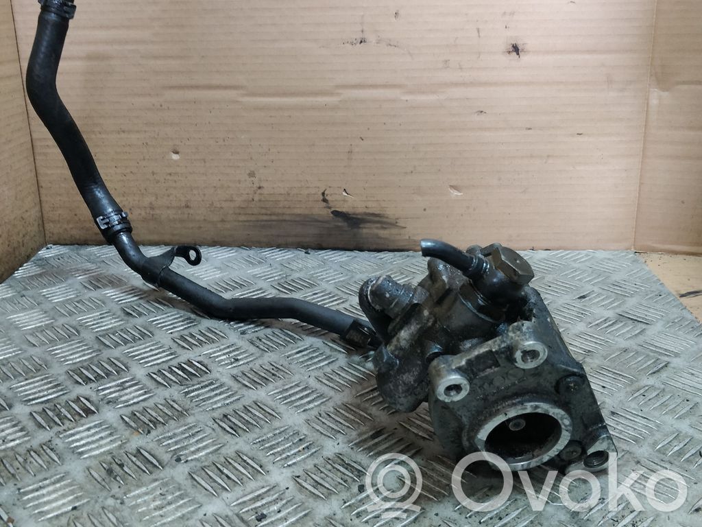 Ohjaustehostimen pumppu   4F0145155B