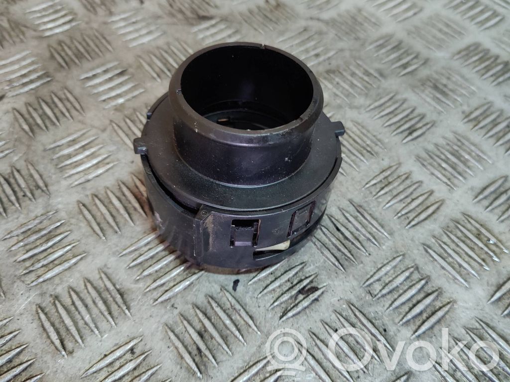 Intercooler pipe mounting bracket   SH01132E1