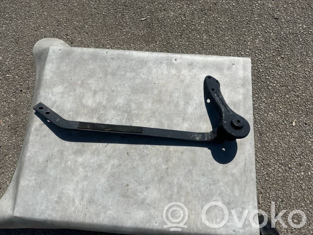 BMW 3 E92 E93 Cits aizmugures šasijas elements 