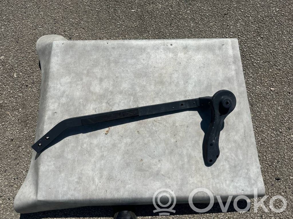 BMW M3 Cits aizmugures šasijas elements 