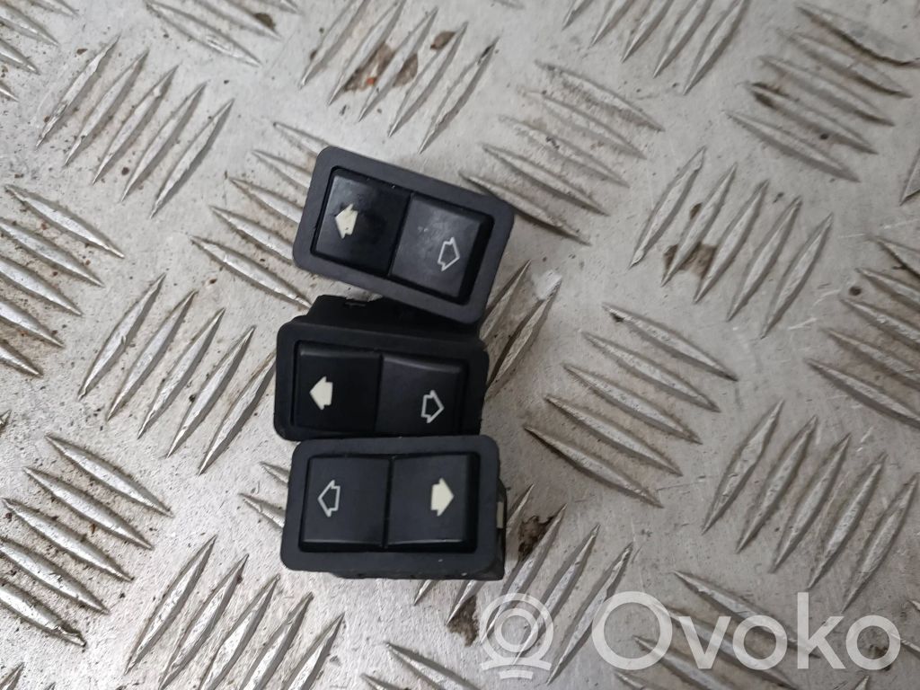 Electric window control switch   8368974