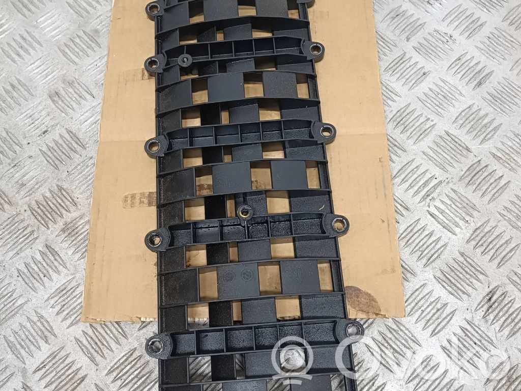 BMW 5 E60 E61 Kita variklio detalė 