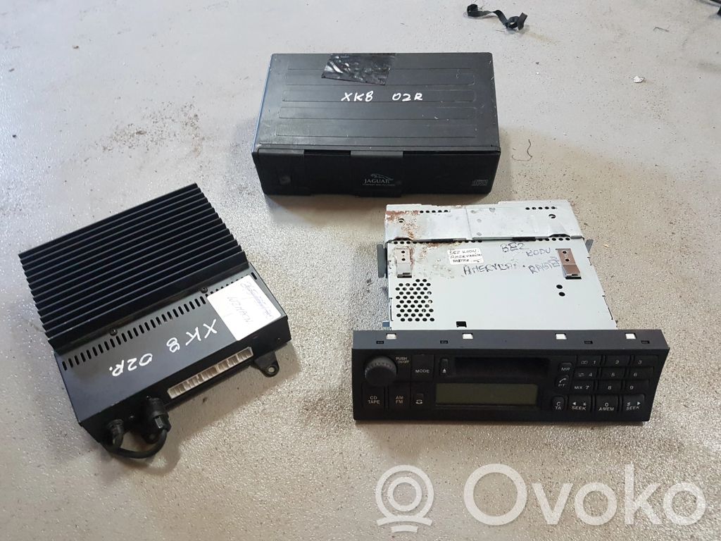 Jaguar XK8 - XKR Radio/CD/DVD/GPS head unit 