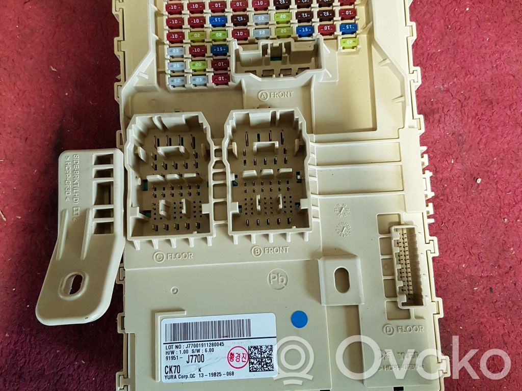 KIA Ceed Fuse box set 