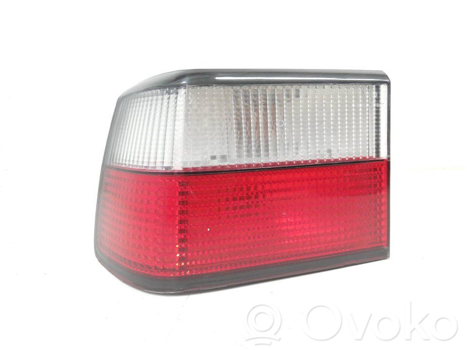 Citroen Xantia Aizmugurējais lukturis virsbūvē 