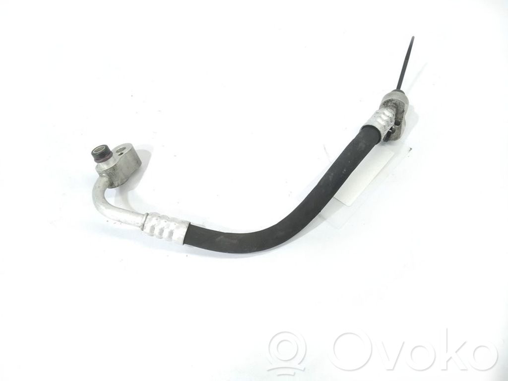 Ilmastointilaitteen putki (A/C)   64538379719