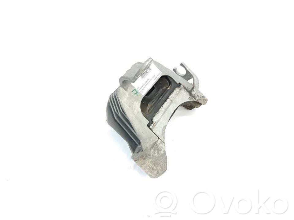 Opel Astra J Engine mounting bracket 