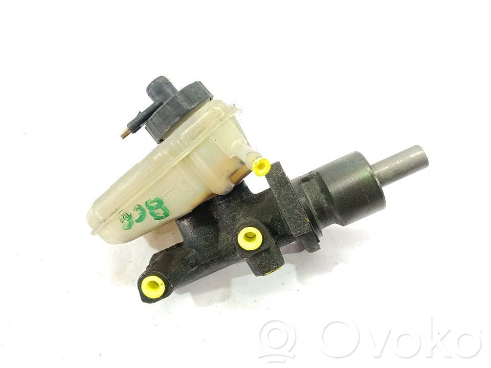 Pääjarrusylinteri   32066354