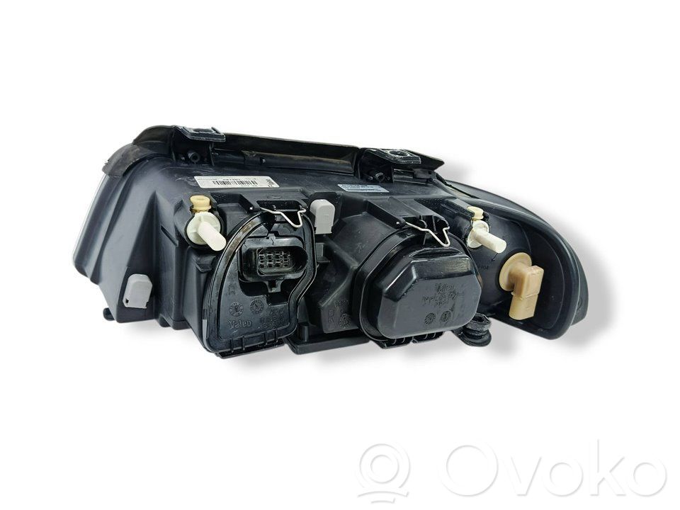 Audi A4 S4 B5 8D Phare frontale 