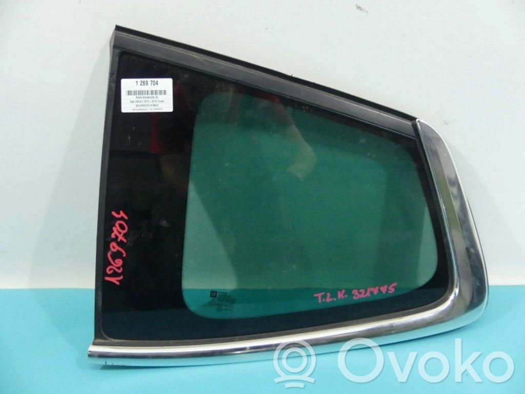 Opel Zafira C Rear side window 