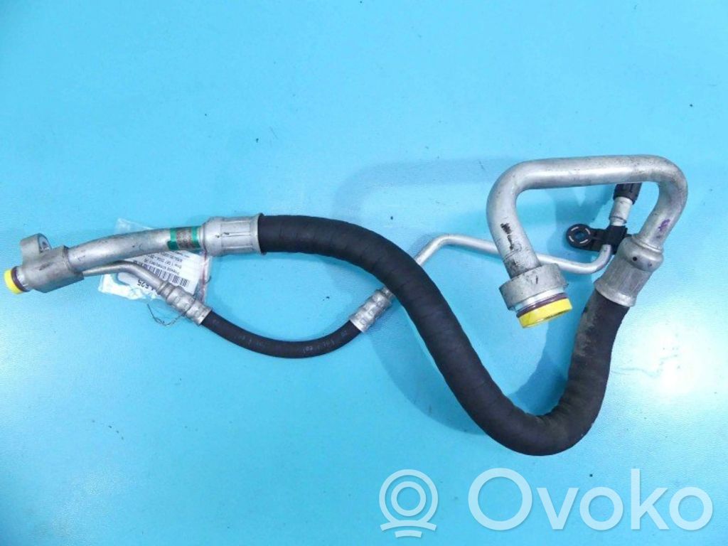 BMW 1 E81 E87 Ilmastointilaitteen putki (A/C) 