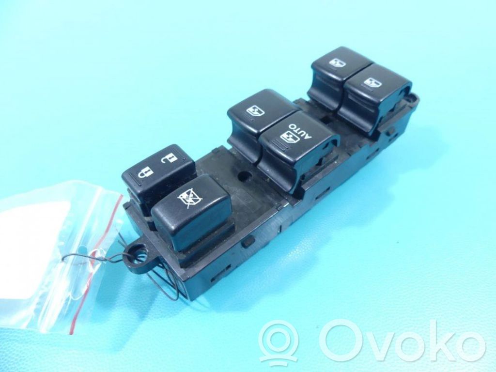 Subaru Legacy Electric window control switch 
