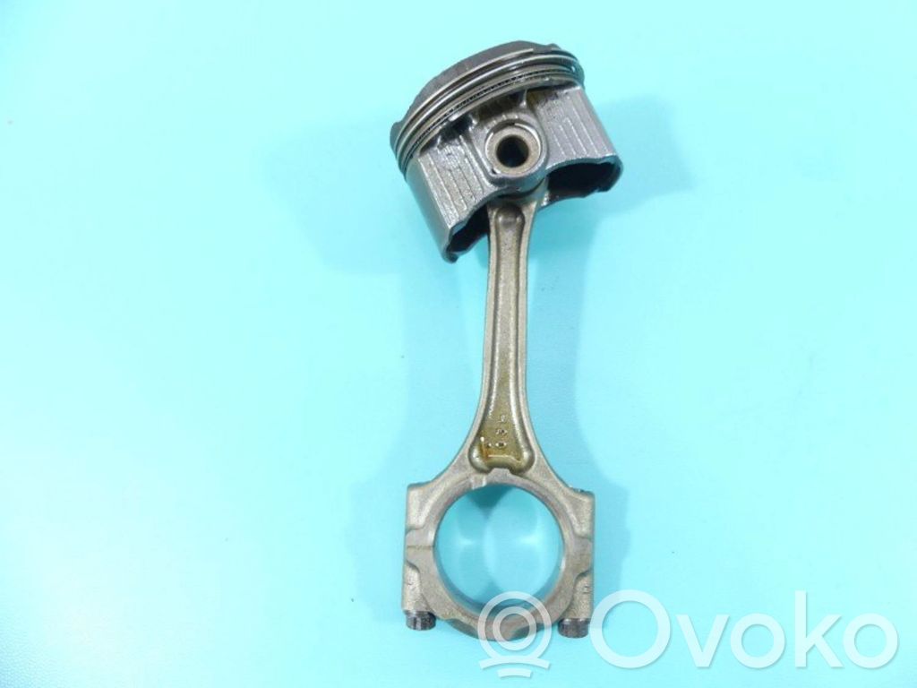 Toyota Auris E180 Piston 