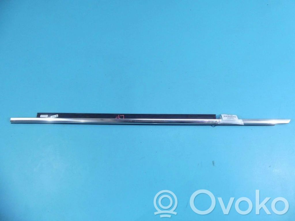 Listwa drzwi przednich   8R0853283E,IMPRK1309236