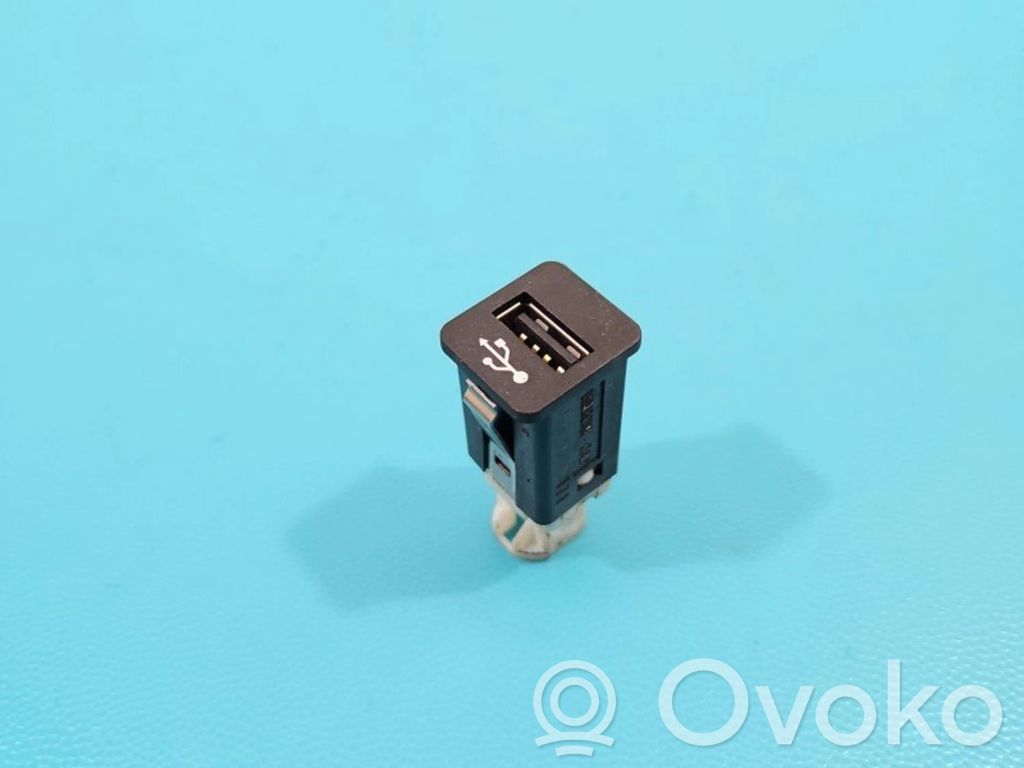 BMW X5 E70 USB socket connector 