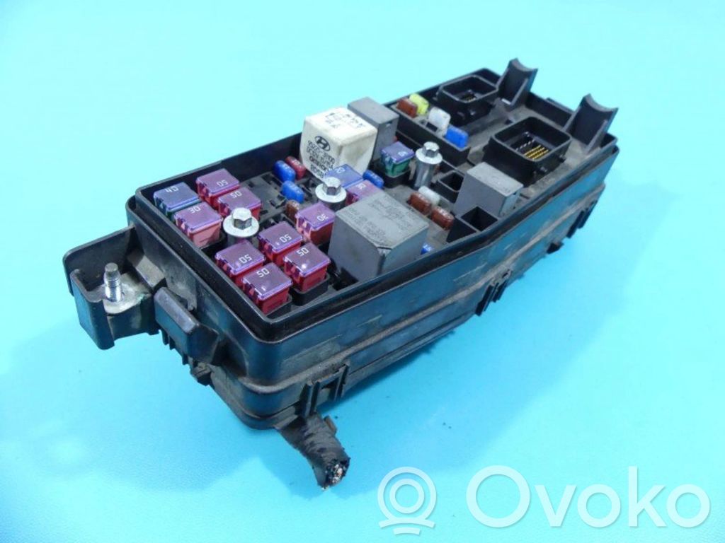 KIA Carnival Fuse box set 
