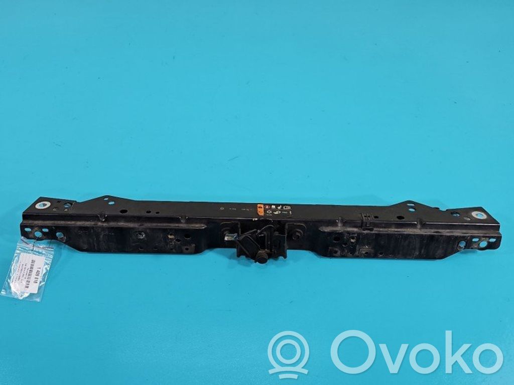 Opel Astra J Pas przedni 