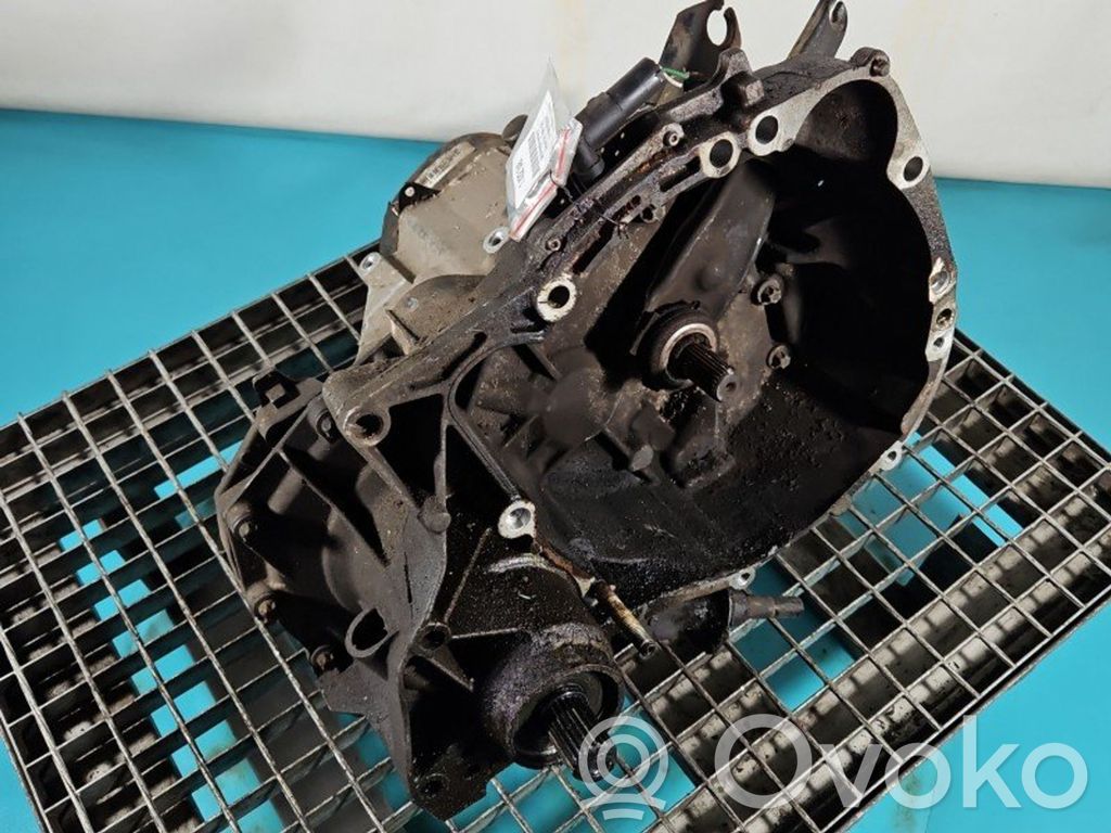 Renault Clio II Manual 5 speed gearbox 