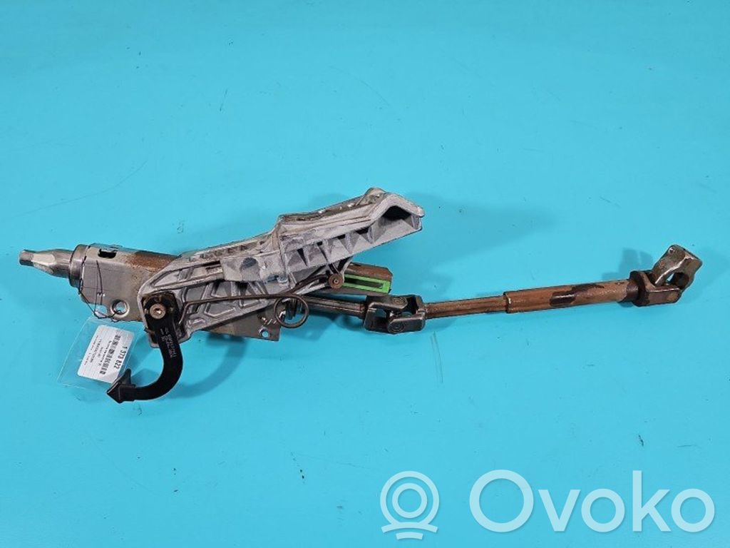 Volvo V50 Steering wheel axle 
