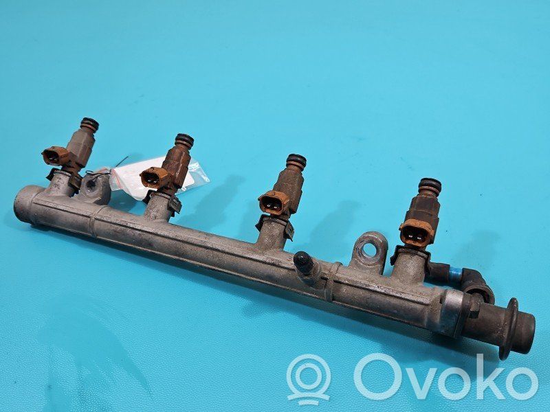 KIA Carens I Inyector de combustible 