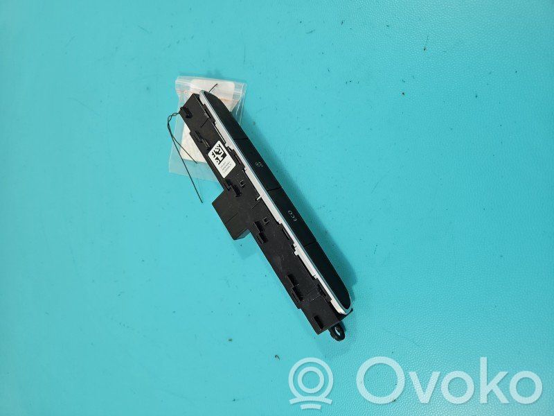 Renault Megane IV Seat control switch 