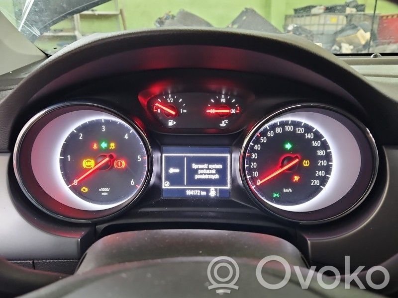 Opel Astra K Geschwindigkeitsmesser Cockpit 