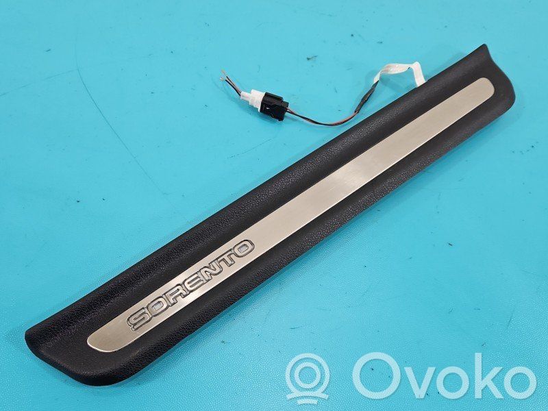 KIA Sorento Rivestimento vano piedi laterale 