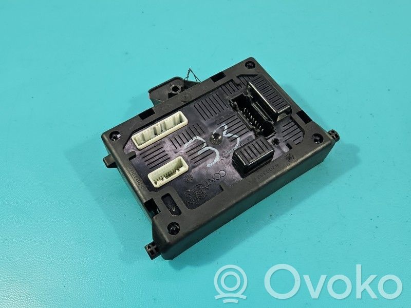 Renault Clio III Unidad de control/módulo de carrocería central 