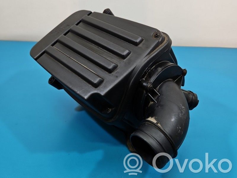 Volkswagen PASSAT B6 Air filter box 