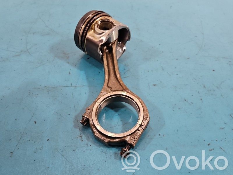 Audi A4 S4 B7 8E 8H Piston 