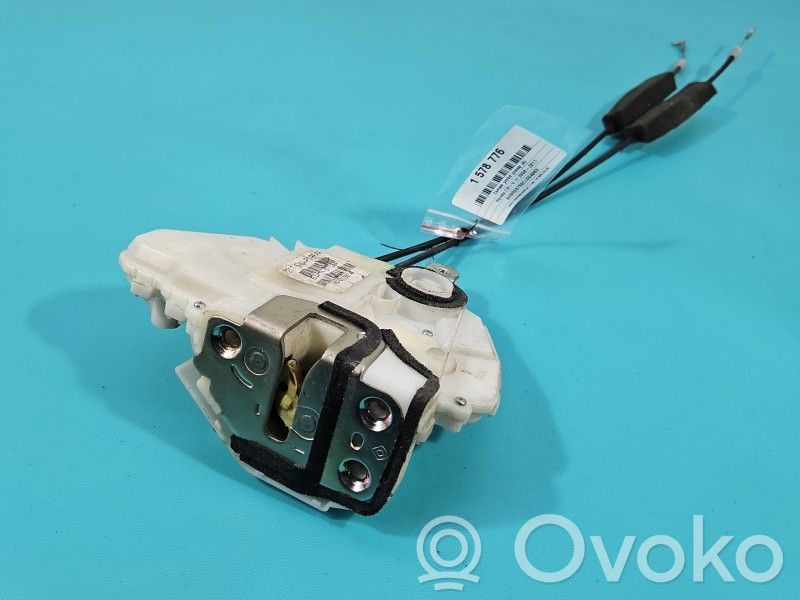 Honda CR-V Priekšpusē slēdzene 