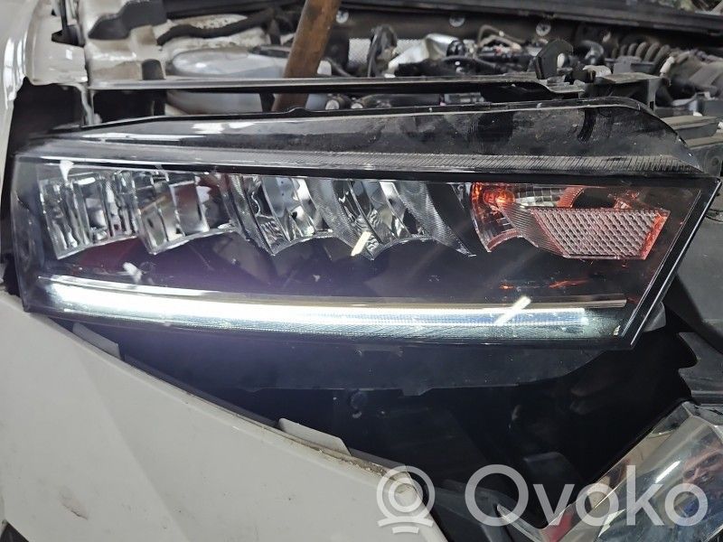 Skoda Octavia Mk4 Lampa przednia 