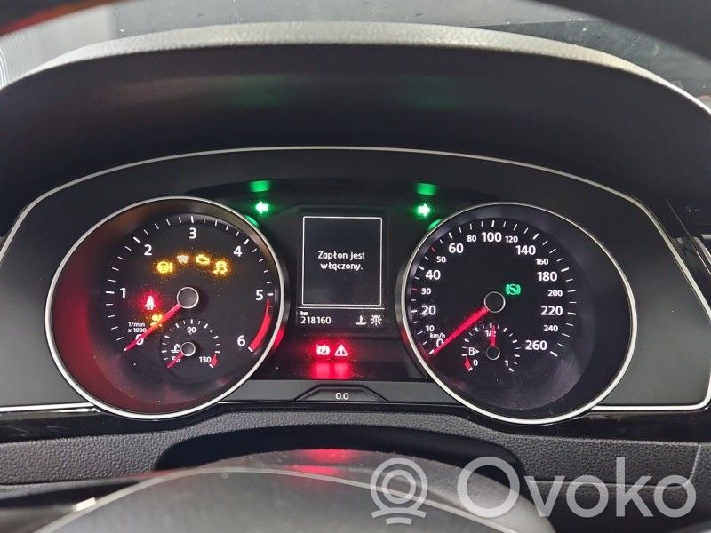 Volkswagen PASSAT B8 Tachimetro (quadro strumenti) 