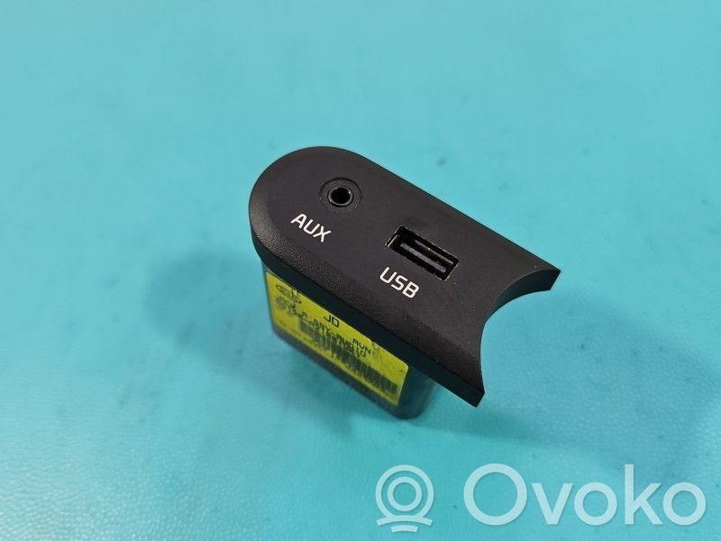 KIA Ceed USB socket connector 