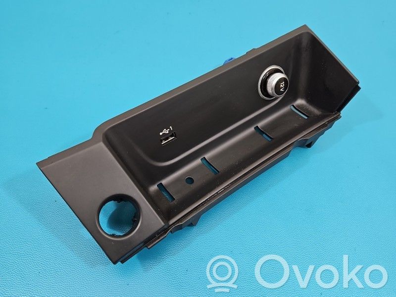 Audi A4 S4 B9 8W USB socket connector 