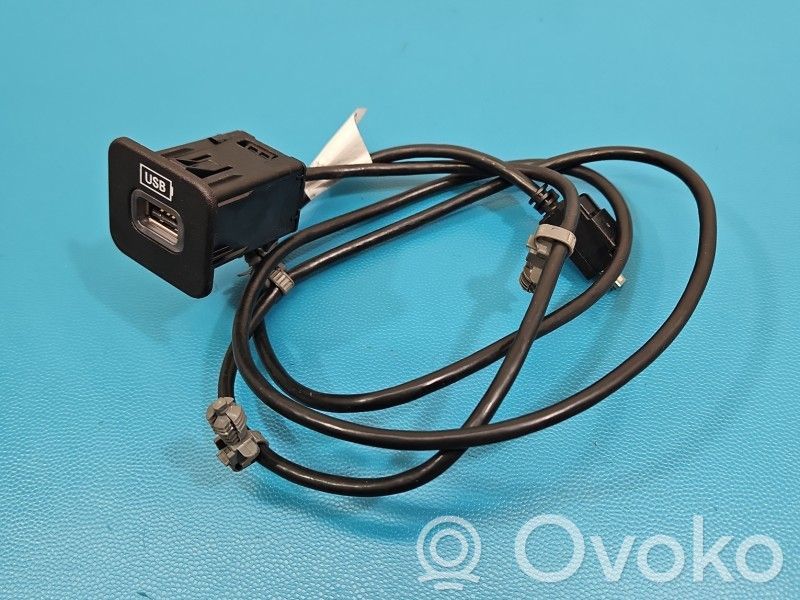 Jeep Cherokee KL Enchufe conector USB 