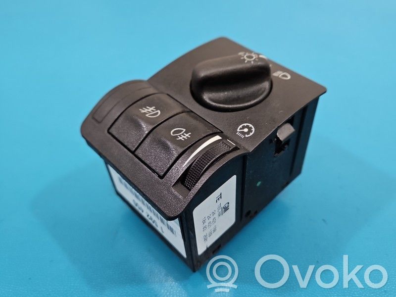 Opel Zafira A Interruptor de luz 