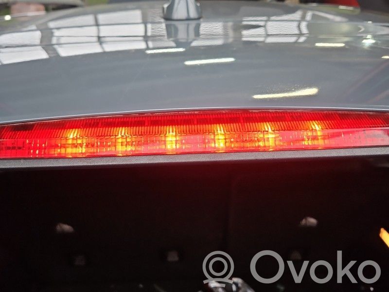 Jeep Cherokee KL Third/center stoplight 
