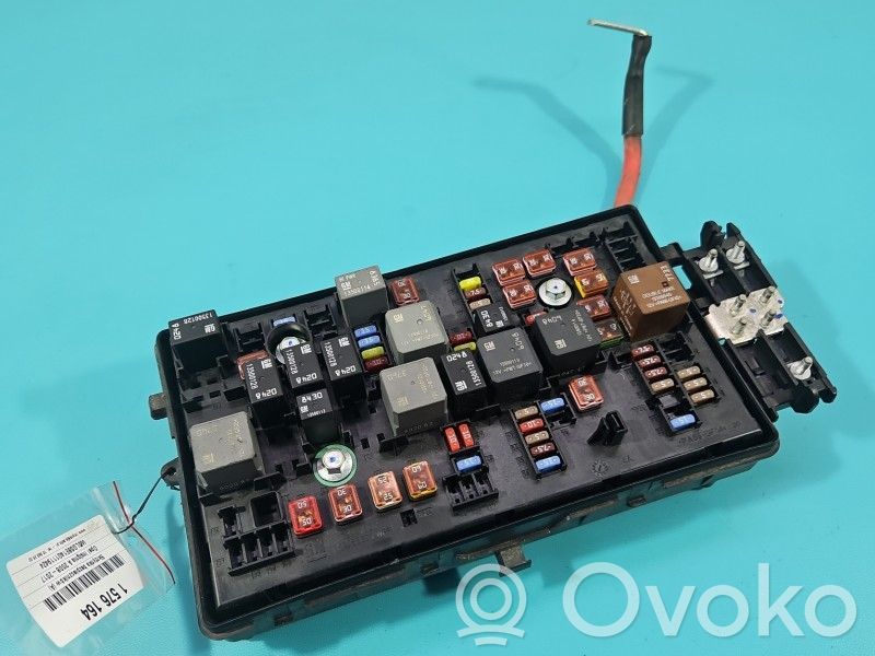 Opel Insignia A Juego de caja de fusibles 