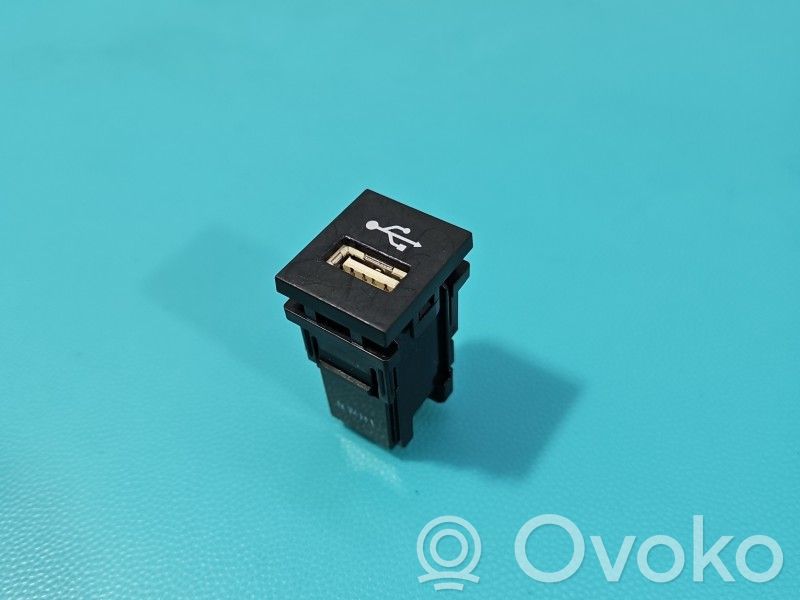 Toyota C-HR I Connettore plug in USB