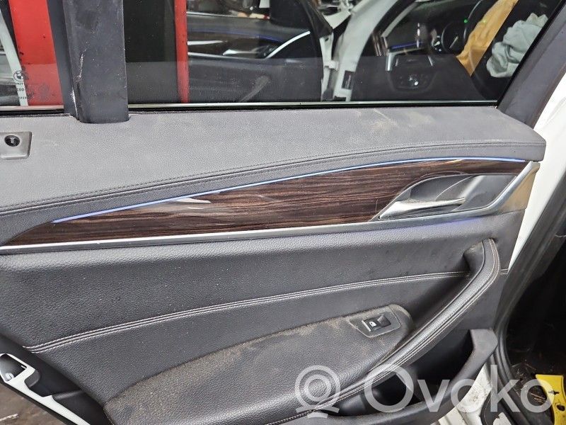 BMW 5 G30 G31 G38 Panneau de garniture latérale arrière de coupé 