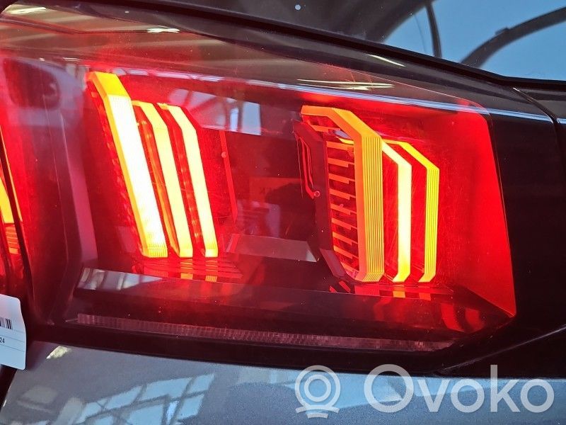 Peugeot 5008 II Luci posteriori del portellone del bagagliaio 